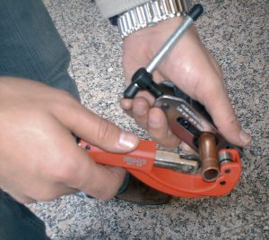 Alquiler-Kit abocador y cortatubos para tubo de cobre